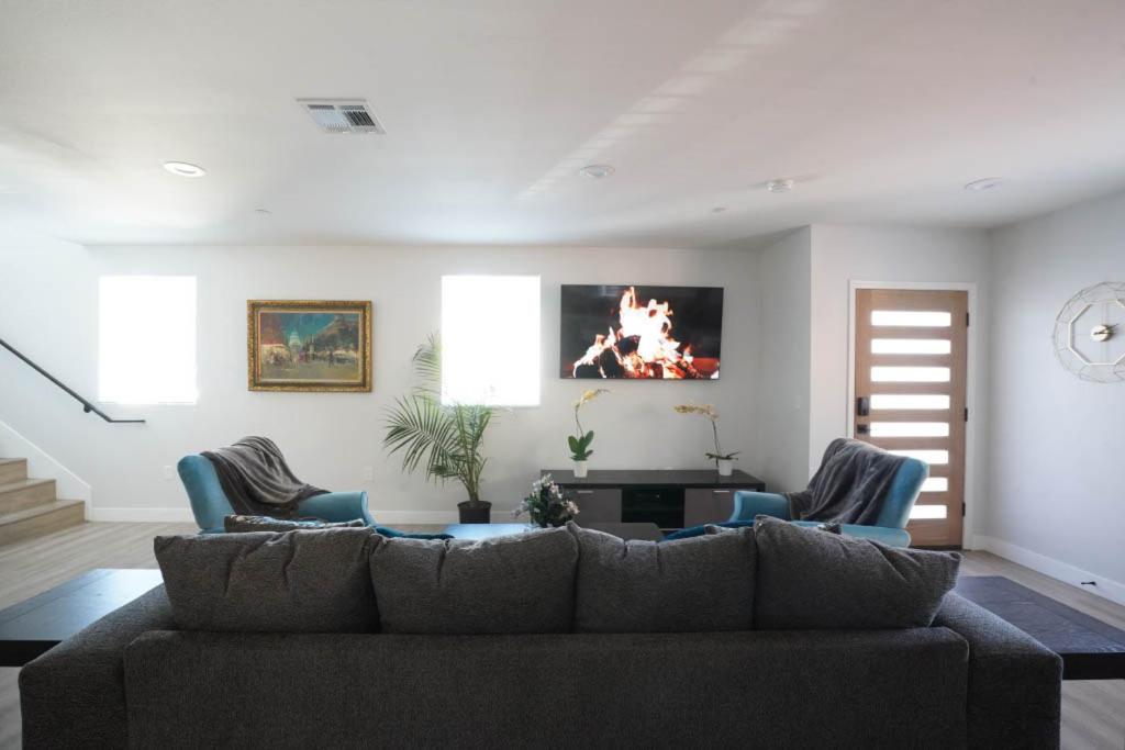 Luxurious Modern Home Near USC