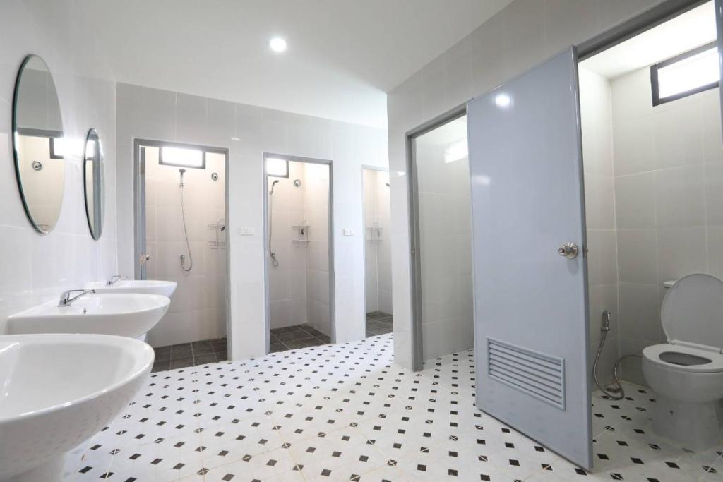 Captain Joe Cafe & Hostel - 11