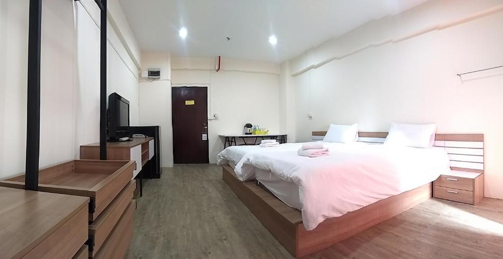 Komol Residence Bangkok - Superieure Tweeling Kamer Met Balkon