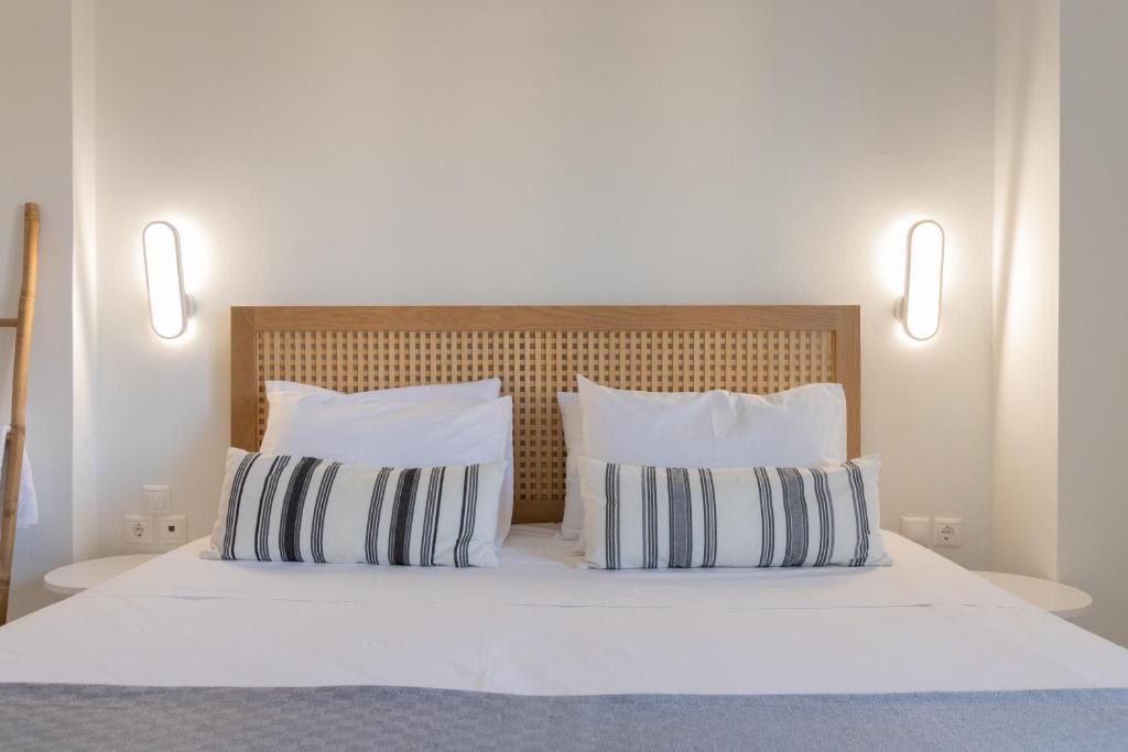 Postel nebo postele na pokoji v ubytování Frosini Seafront Loft