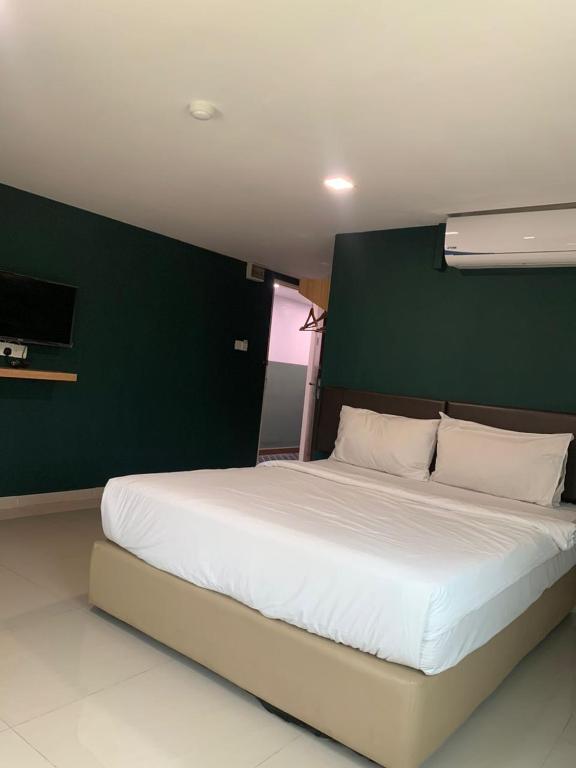 Postel nebo postele na pokoji v ubytování Room V Jalan Megat by SECOM