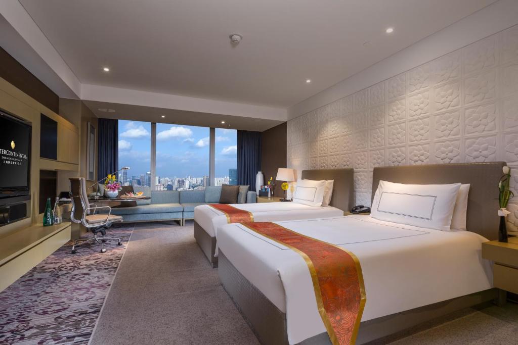 Postel nebo postele na pokoji v ubytování InterContinental Shanghai Jing' An by IHG