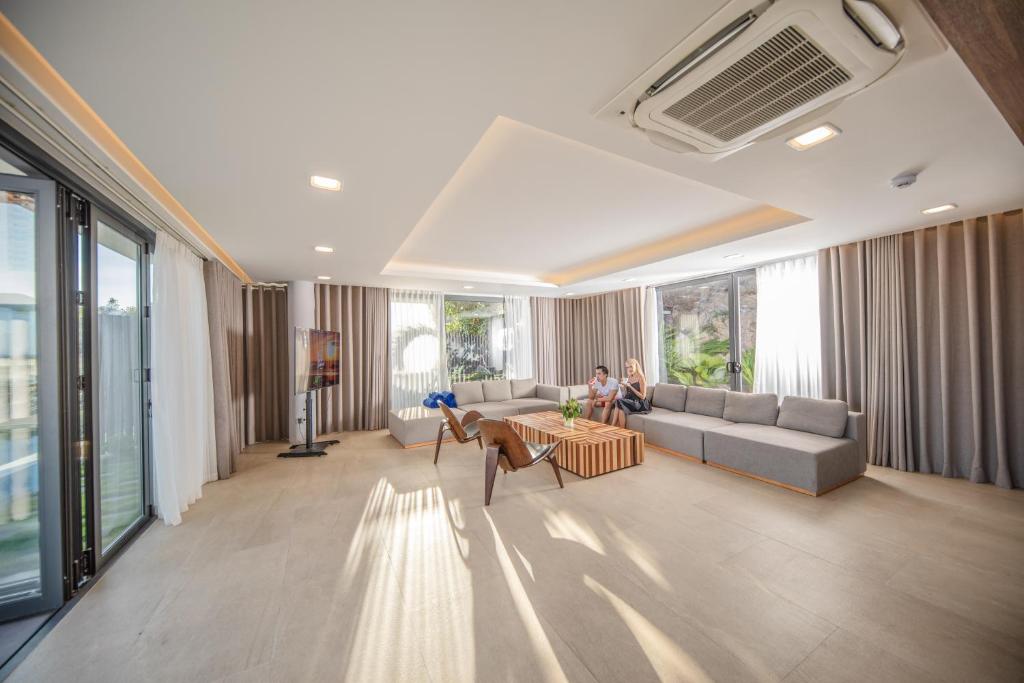Posezení v ubytování Nha Trang Oceanfront Luxury Villa Anh Nguyen
