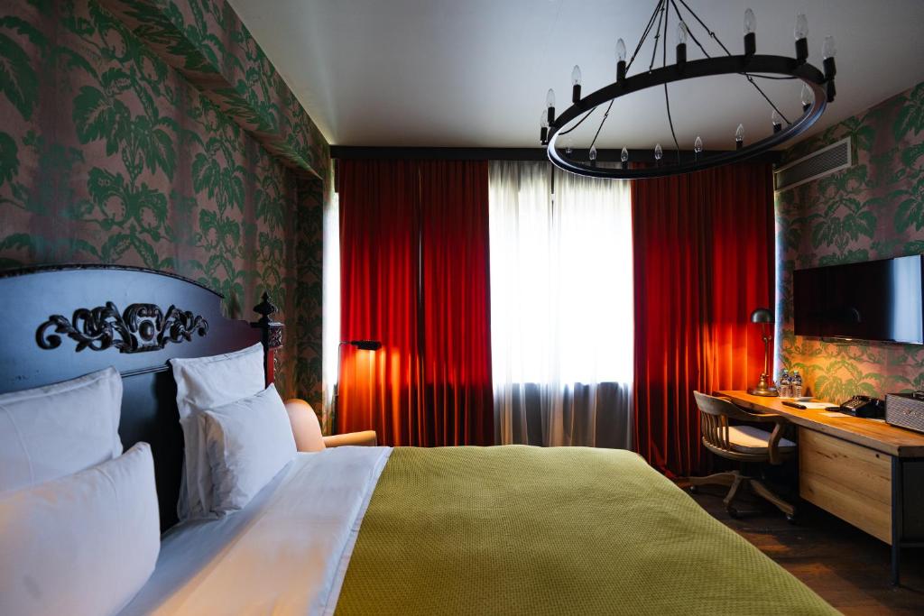 Travel Proud Rooms Hotel Tbilisi - Suite