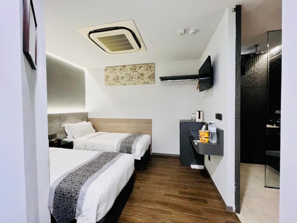 Postel nebo postele na pokoji v ubytování Bliss Hotel Singapore