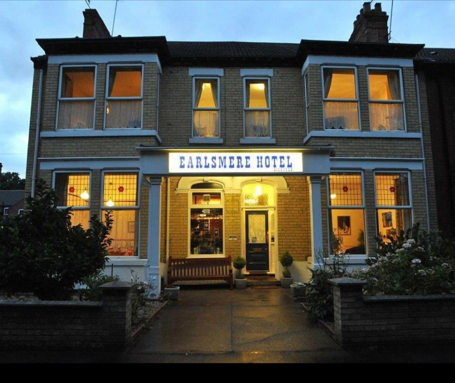 a large building with a restaurant in front of it at earlsmere hotel in Hull