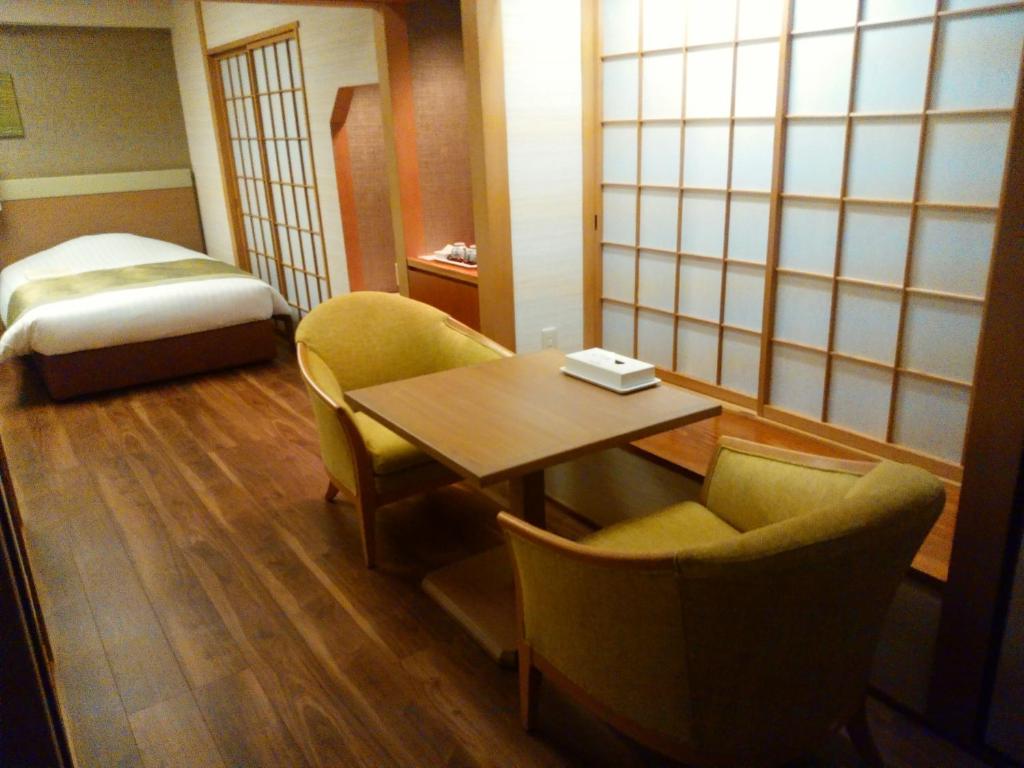 Postel nebo postele na pokoji v ubytování JR Hotel Clement Tokushima
