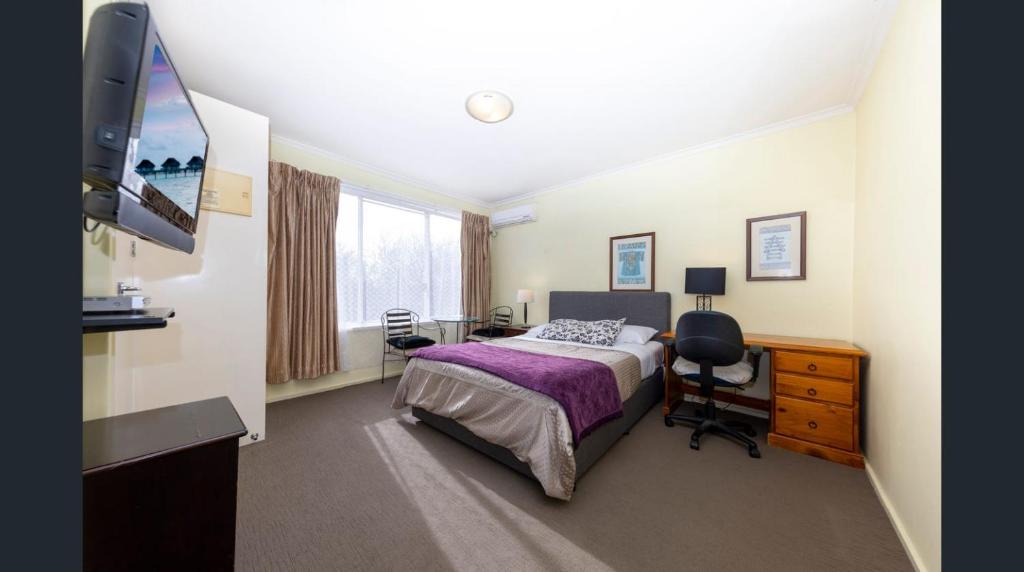 Knightsbridge Apartments - Studio Apartment King Bed