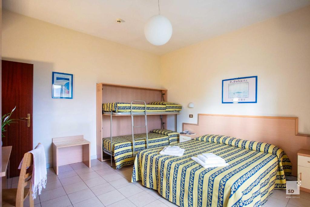 Hotel Venezia - Family Room With Balcony (2 Adults + 2 Children)