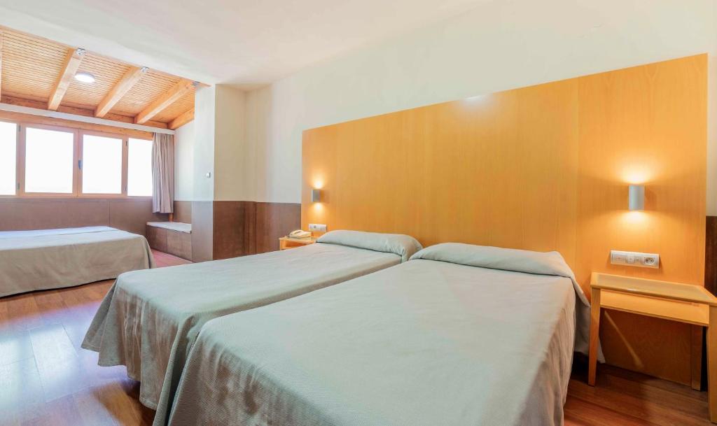 
Quadruple Room (2 Adults + 2 Children)
