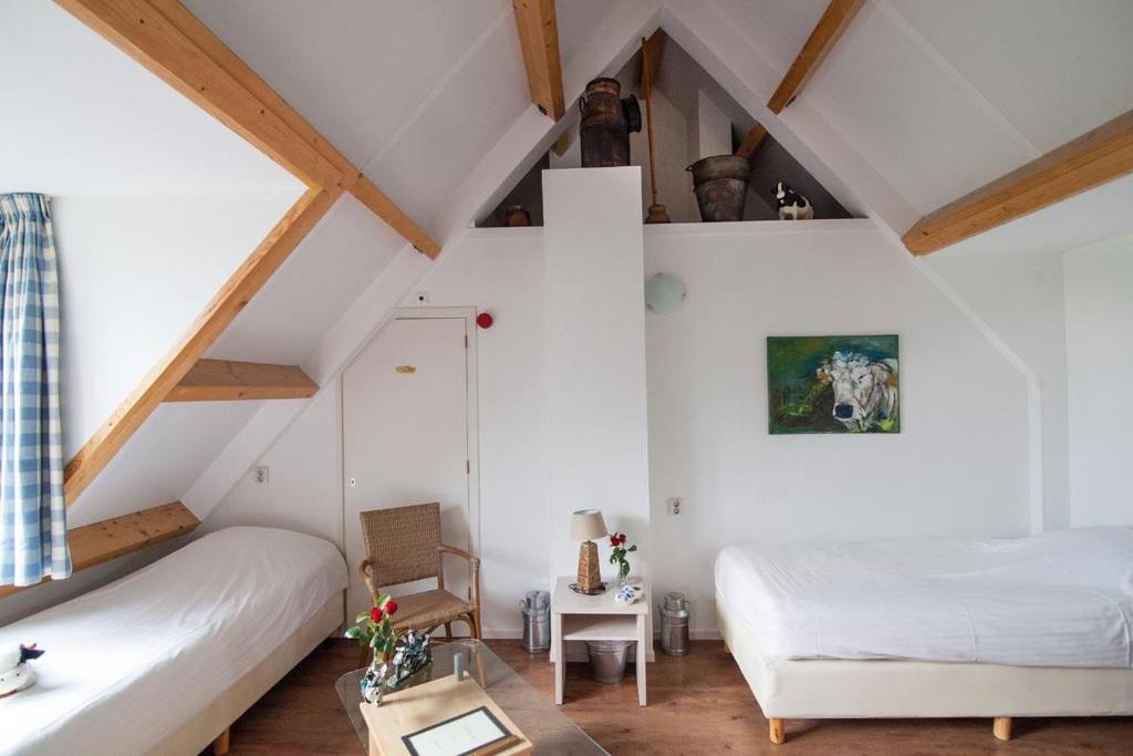 Postel nebo postele na pokoji v ubytování Farm Overleekerhoeve