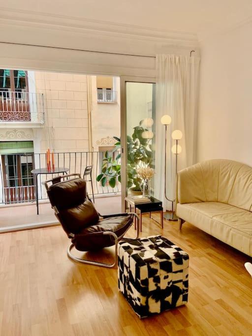 Stunning Designer 2 Bed Apt in Glorious Gràcia