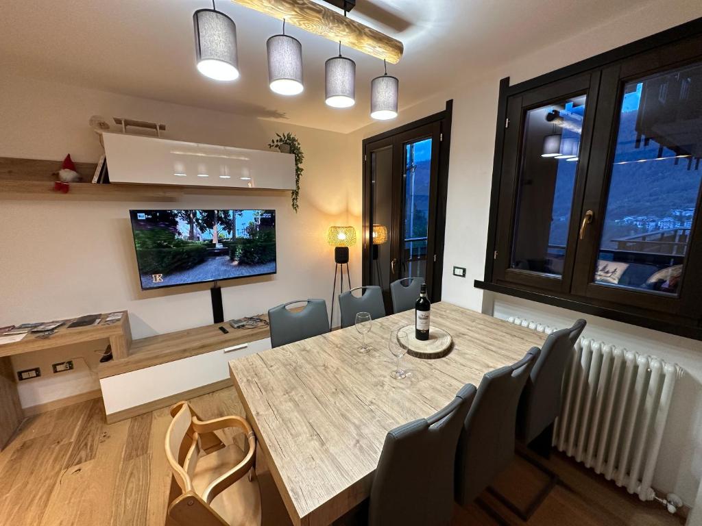 TV a/nebo společenská místnost v ubytování SnowLodge Valmalenco