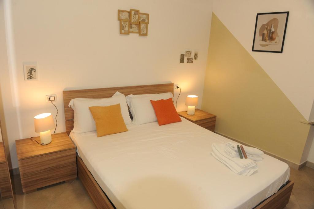 a bedroom with a bed with orange and white pillows at Milan 3Suites in Milan