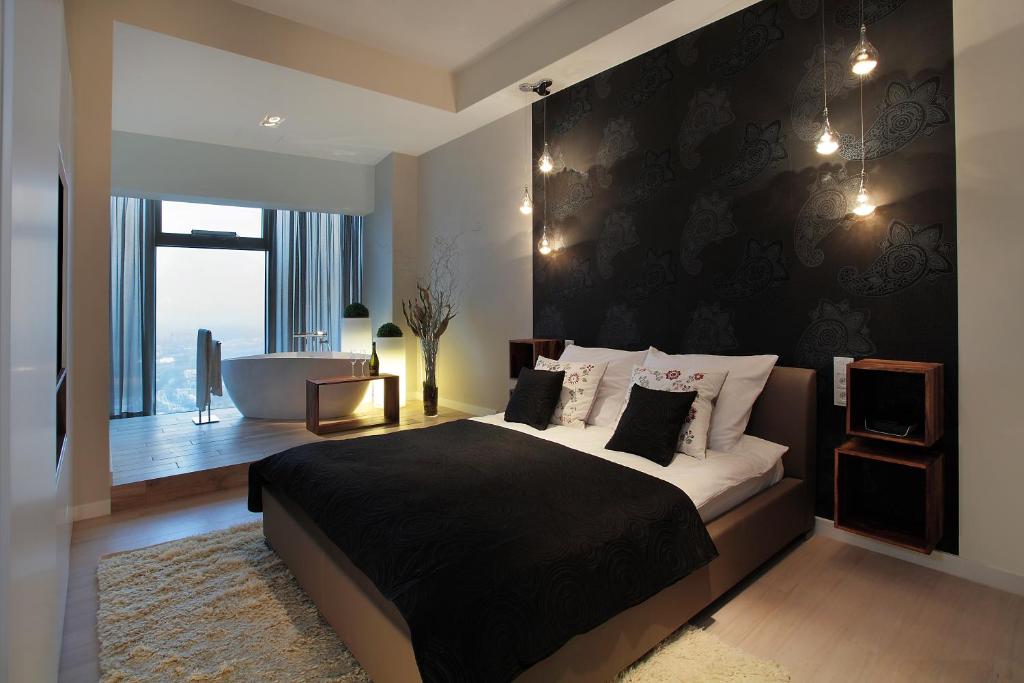 Apartamenty Sky Tower z Wanna Przy Oknie - Two-Bedroom Apartment