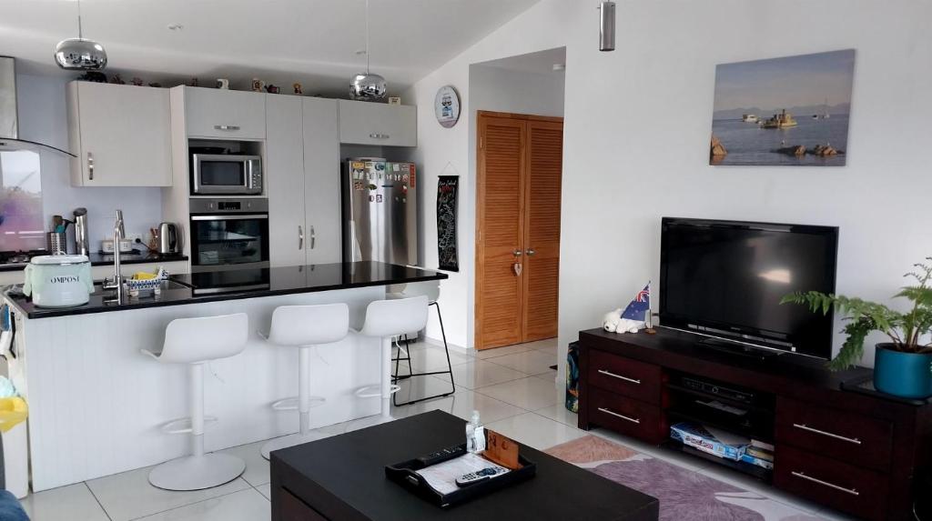 Cosy Country Cottage on a Sunny Hill - Resim 8