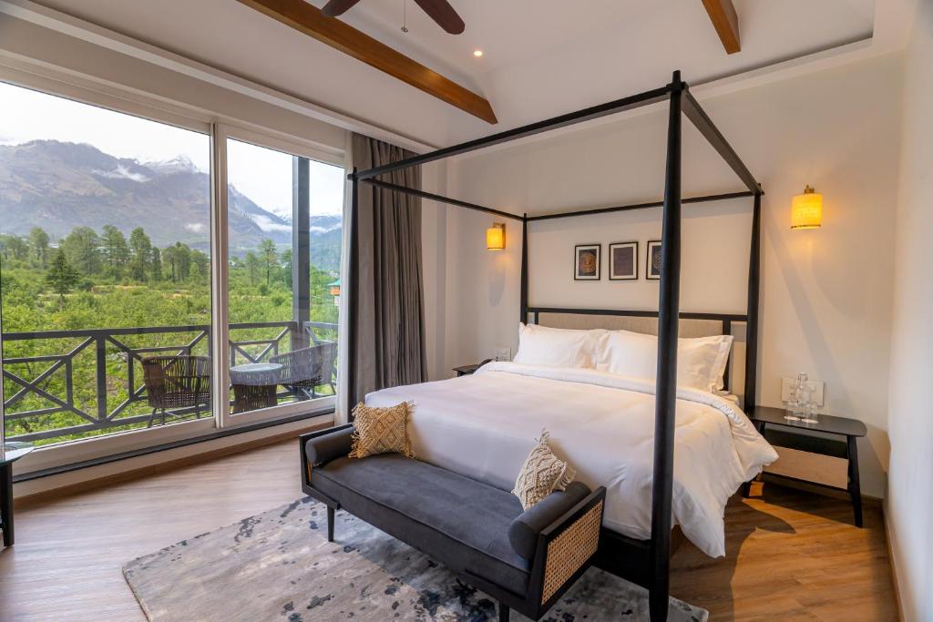 Nespecifikovaný výhled na hory nebo výhled na hory při pohledu z hotelu