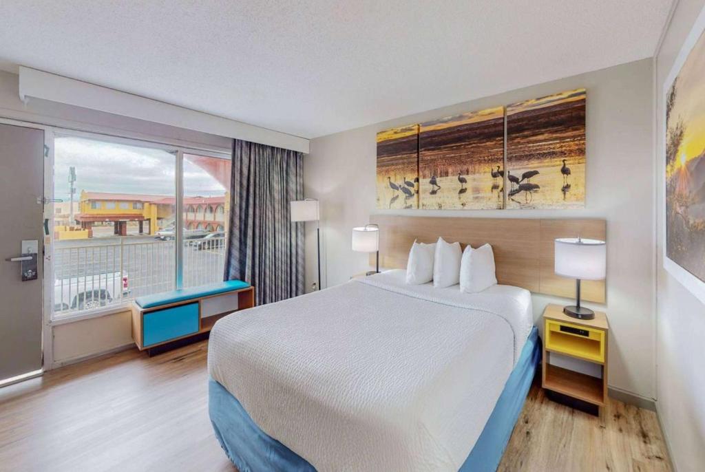 Days Inn by Wyndham Socorro photo