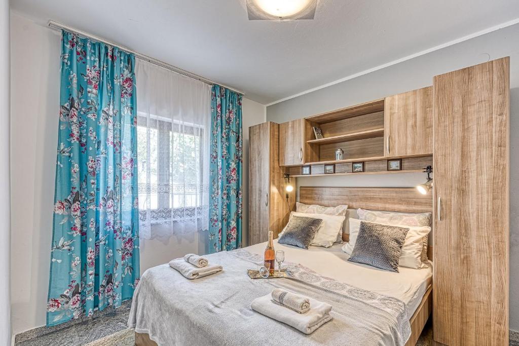 Postel nebo postele na pokoji v ubytování Silver Cherry Apartments