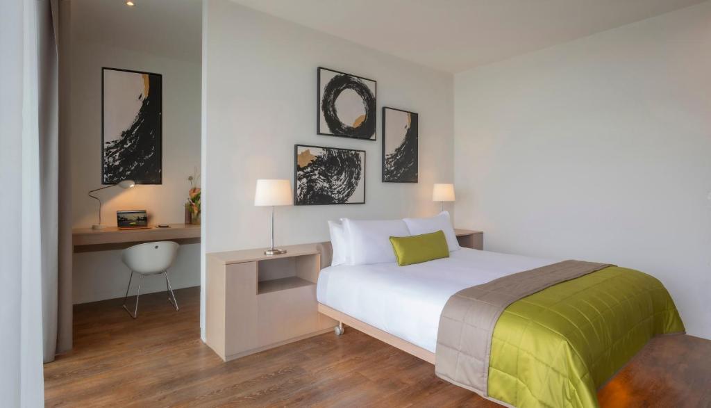 Postel nebo postele na pokoji v ubytování The Gibson Hotel