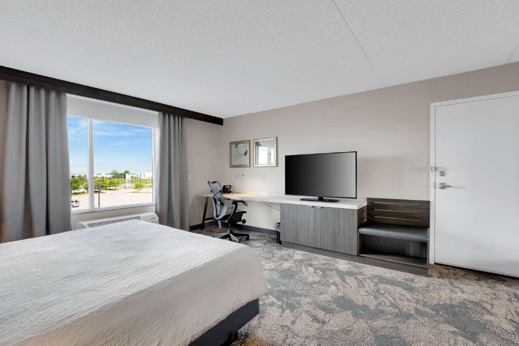 TV a/nebo společenská místnost v ubytování Hilton Garden Inn Toronto/Brampton