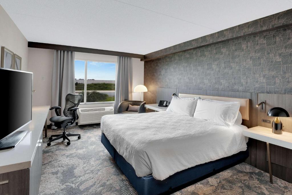 Postel nebo postele na pokoji v ubytování Hilton Garden Inn Toronto/Brampton