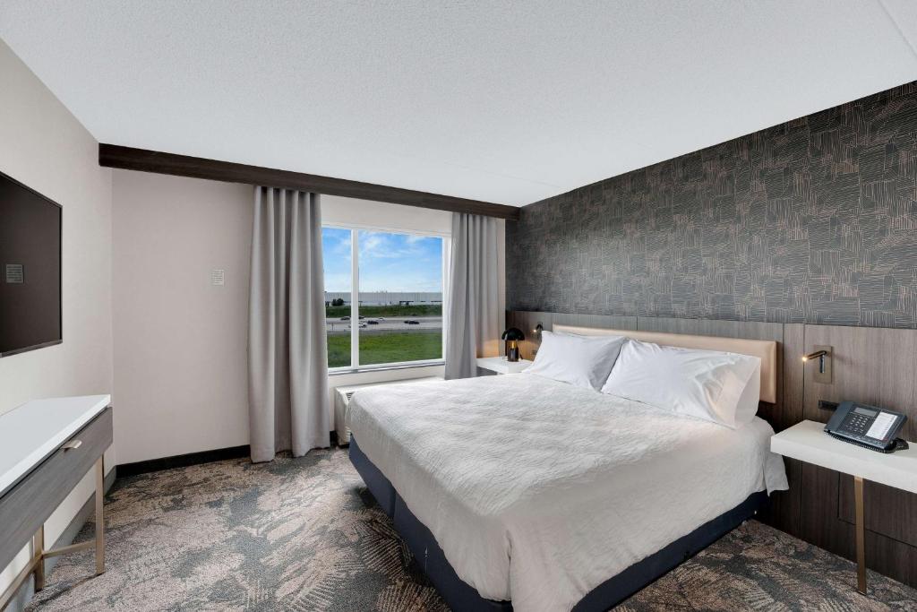 Postel nebo postele na pokoji v ubytování Hilton Garden Inn Toronto/Brampton