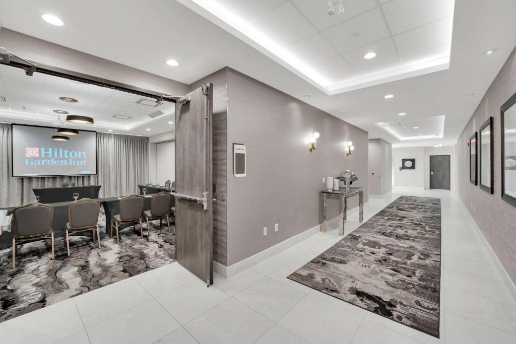 Posezení v ubytování Hilton Garden Inn Toronto/Brampton