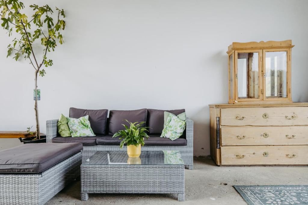 Posezení v ubytování Käferberghof im Burgenland, Komfortzimmer mit Frühstück, Bed & Breakfast, Urlaub am Bauernhof