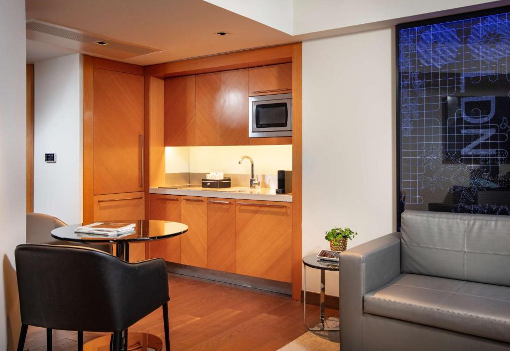 Park Plaza London Riverbank - One-Bedroom Suite With Kitchenette
