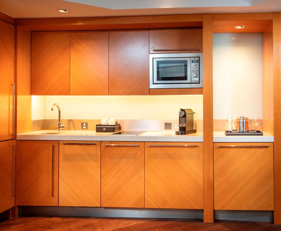 Park Plaza London Riverbank - One-Bedroom Suite With Kitchenette And River View