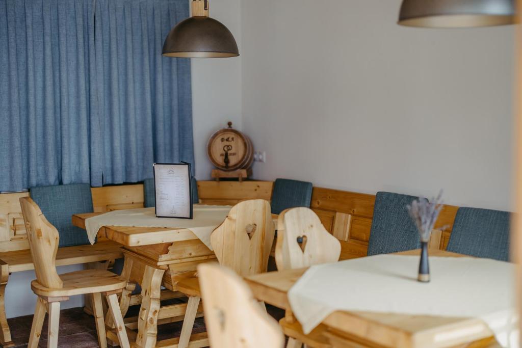 Posezení v ubytování Käferberghof im Burgenland, Komfortzimmer mit Frühstück, Bed & Breakfast, Urlaub am Bauernhof
