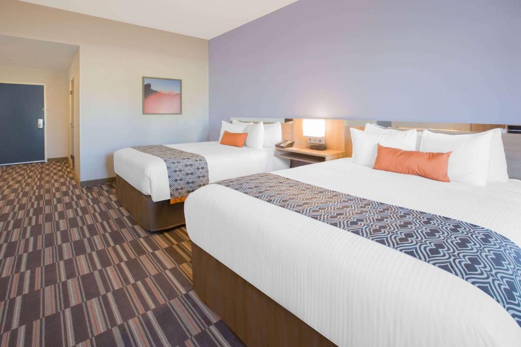 Microtel Inn & Suites by Wyndham Cuauhtemoc Campos Menonitas