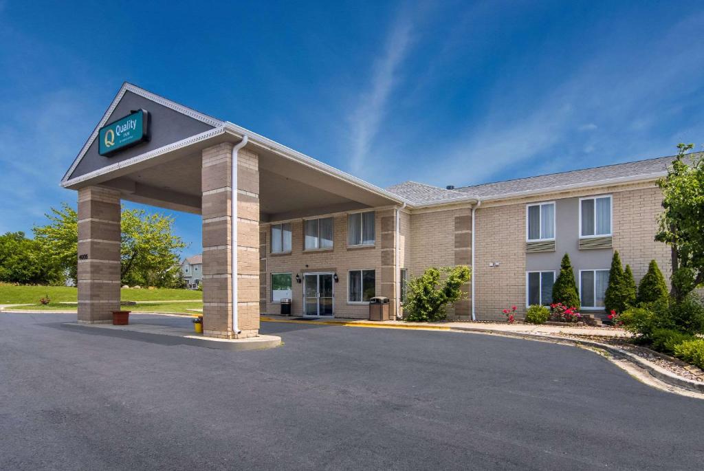 a hotel with a sign on the front of it at Quality Inn Aurora - Naperville Area in Aurora