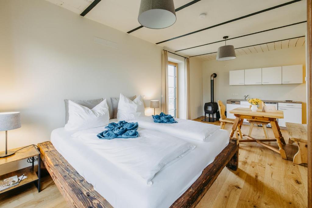 Postel nebo postele na pokoji v ubytování Käferberghof im Burgenland, Komfortzimmer mit Frühstück, Bed & Breakfast, Urlaub am Bauernhof