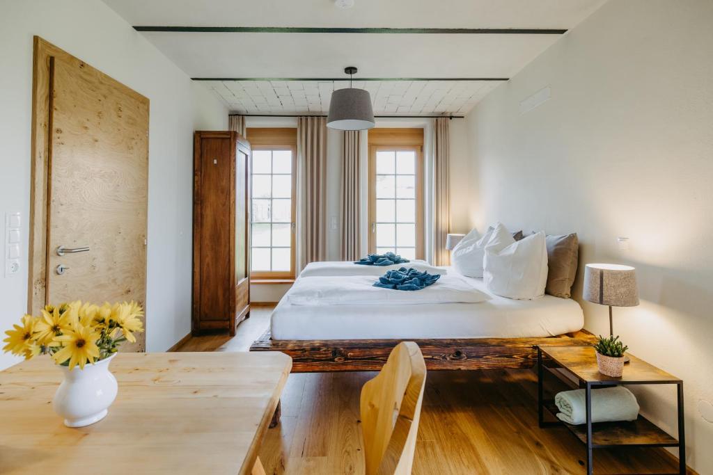 Postel nebo postele na pokoji v ubytování Käferberghof im Burgenland, Komfortzimmer mit Frühstück, Bed & Breakfast, Urlaub am Bauernhof