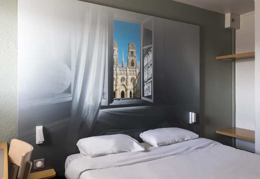 Postel nebo postele na pokoji v ubytování B&B HOTEL Orléans Ouest La Chapelle-Saint-Mesmin