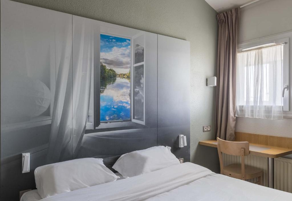 Postel nebo postele na pokoji v ubytování B&B HOTEL Orléans Ouest La Chapelle-Saint-Mesmin