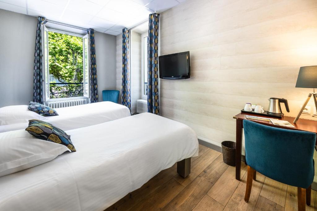 Postel nebo postele na pokoji v ubytování Hotel Beau Rivage