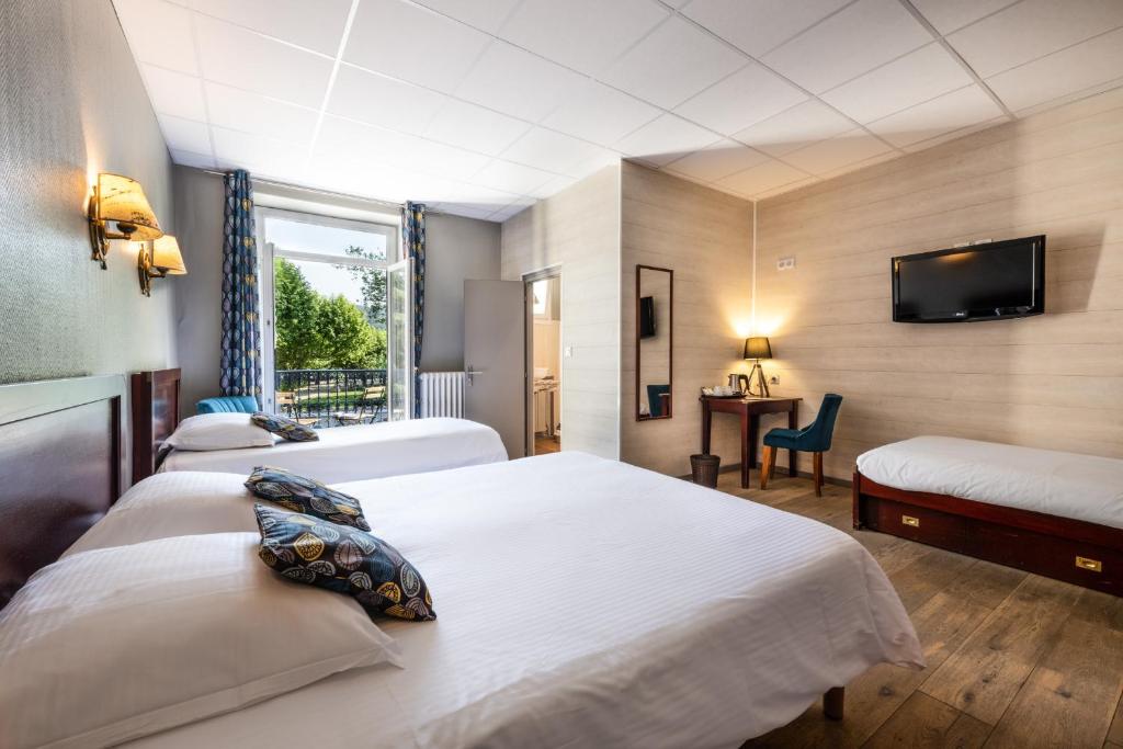 Postel nebo postele na pokoji v ubytování Hotel Beau Rivage