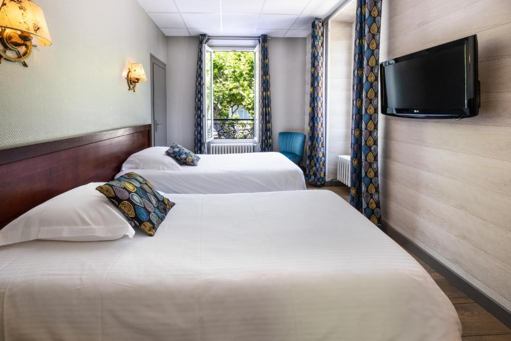 Postel nebo postele na pokoji v ubytování Hotel Beau Rivage
