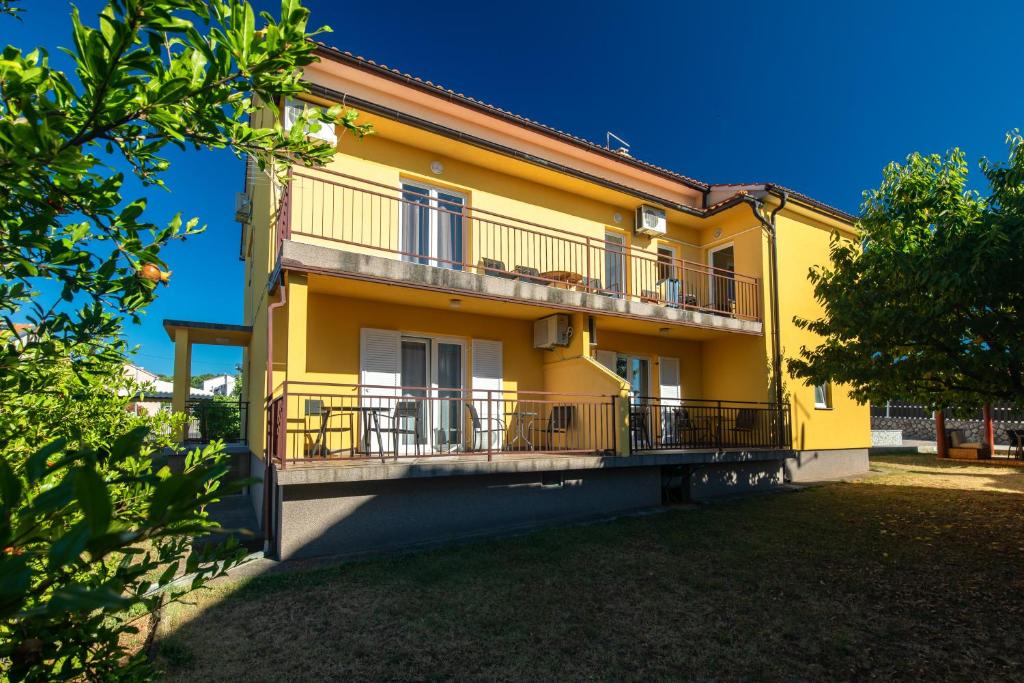 Budova, v ktorej sa apartmán nachádza