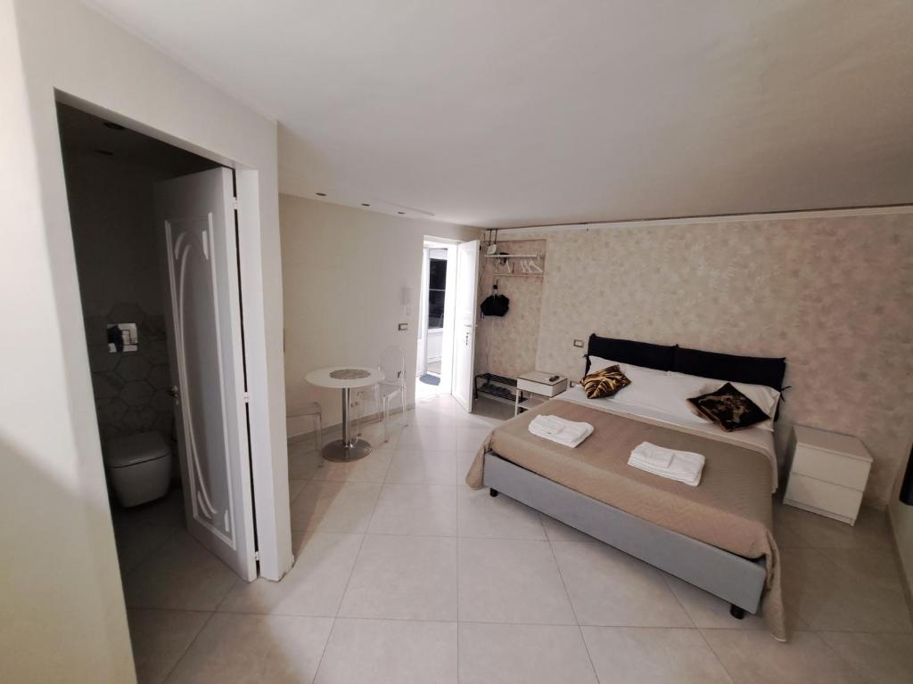 Łóżko lub łóżka w pokoju w obiekcie Amendola Rooms