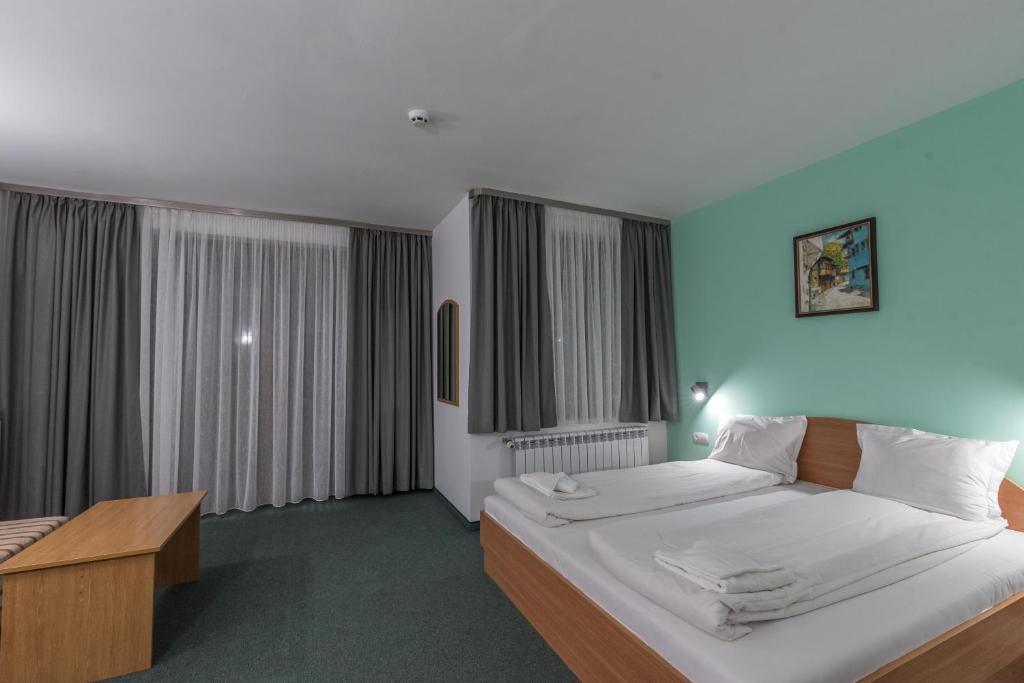 Postel nebo postele na pokoji v ubytování Hotel Iceberg Bansko