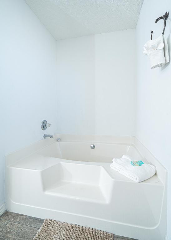 Koupelna v ubytování WINDSTARR DESTIN- Golf Cart Included, One level, Close to beach, Pet friendly