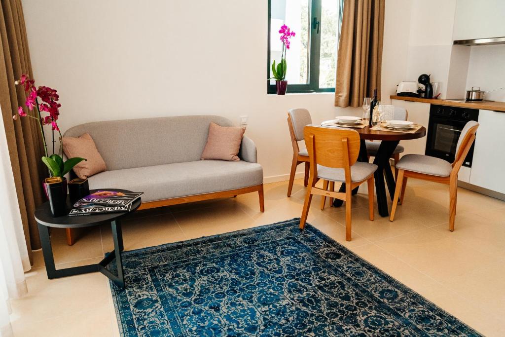 Posezení v ubytování Sunraf Luxe Apartments