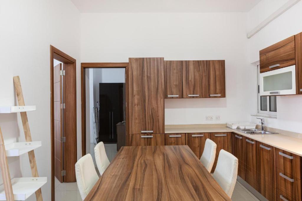 Kuchyň nebo kuchyňský kout v ubytování Stylish & Super Central 2BR apartment by 360 Estates