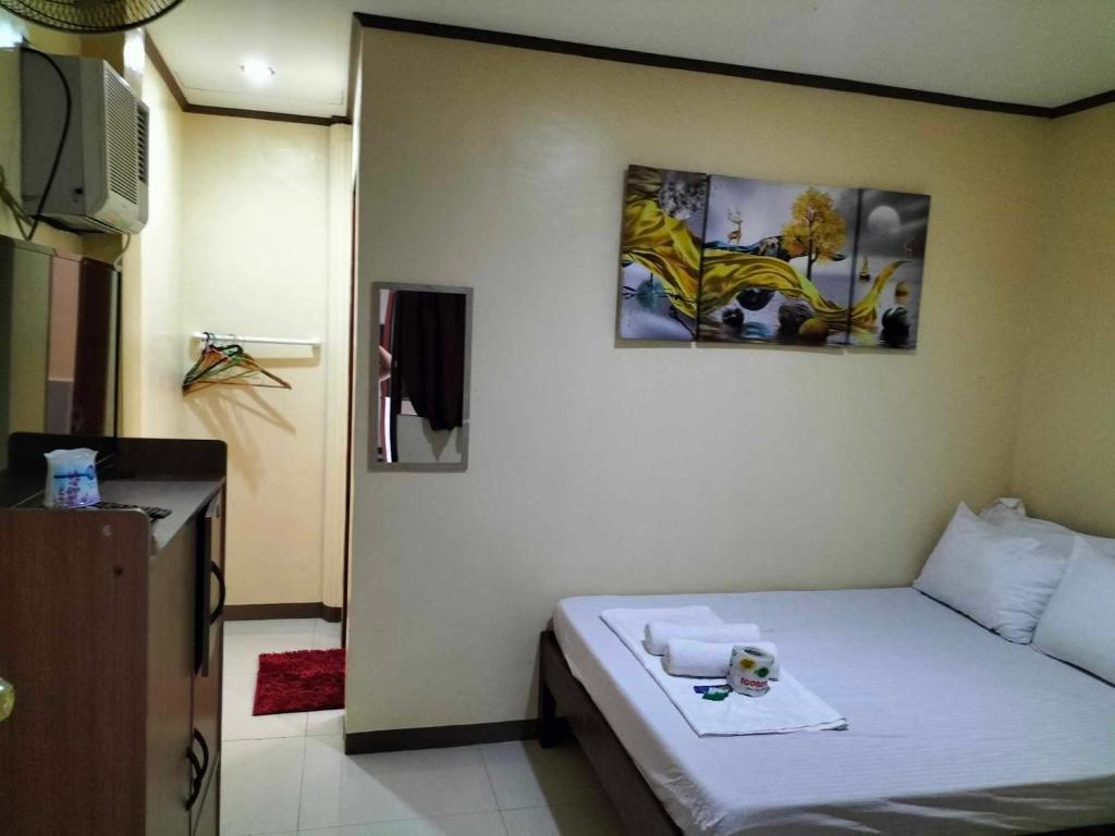 Postel nebo postele na pokoji v ubytování Brenmariel Tourist Inn