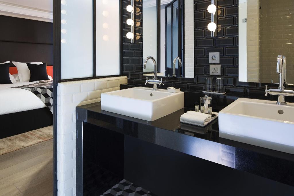 a bathroom with two sinks and a bed at Terrass&quot; Hotel in Paris