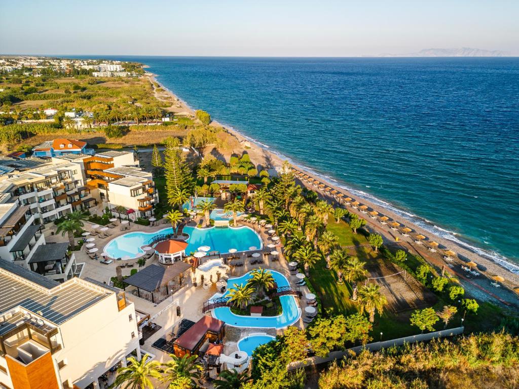 Ett flygfoto av D'Andrea Mare Beach Hotel